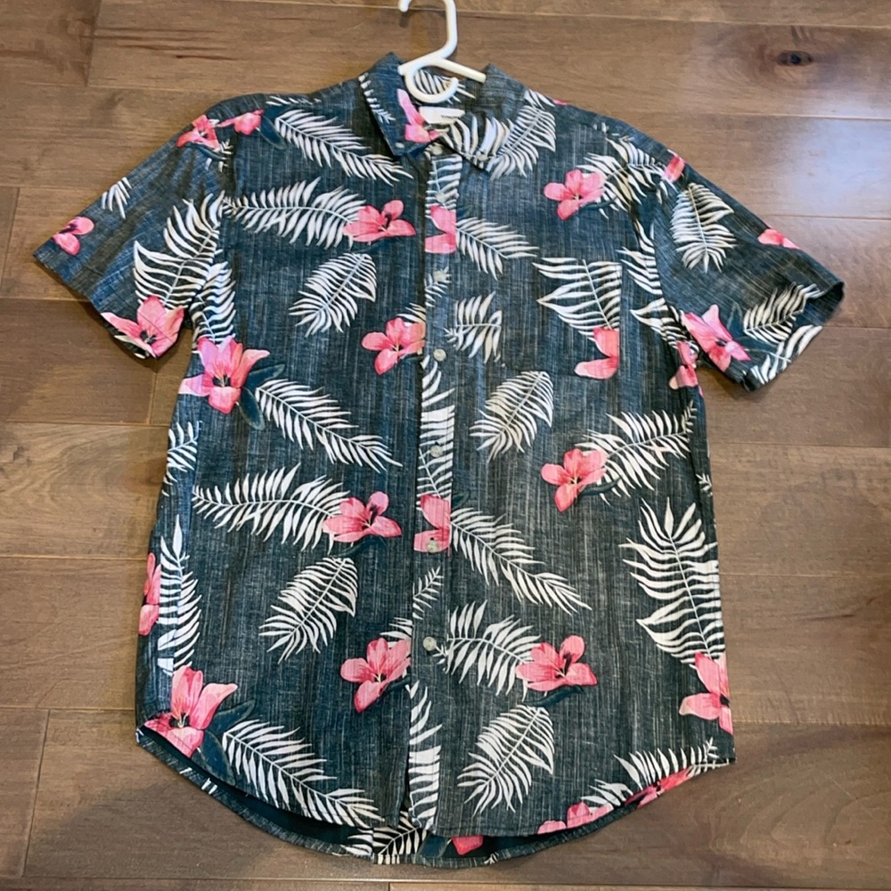 Short sleeve button down